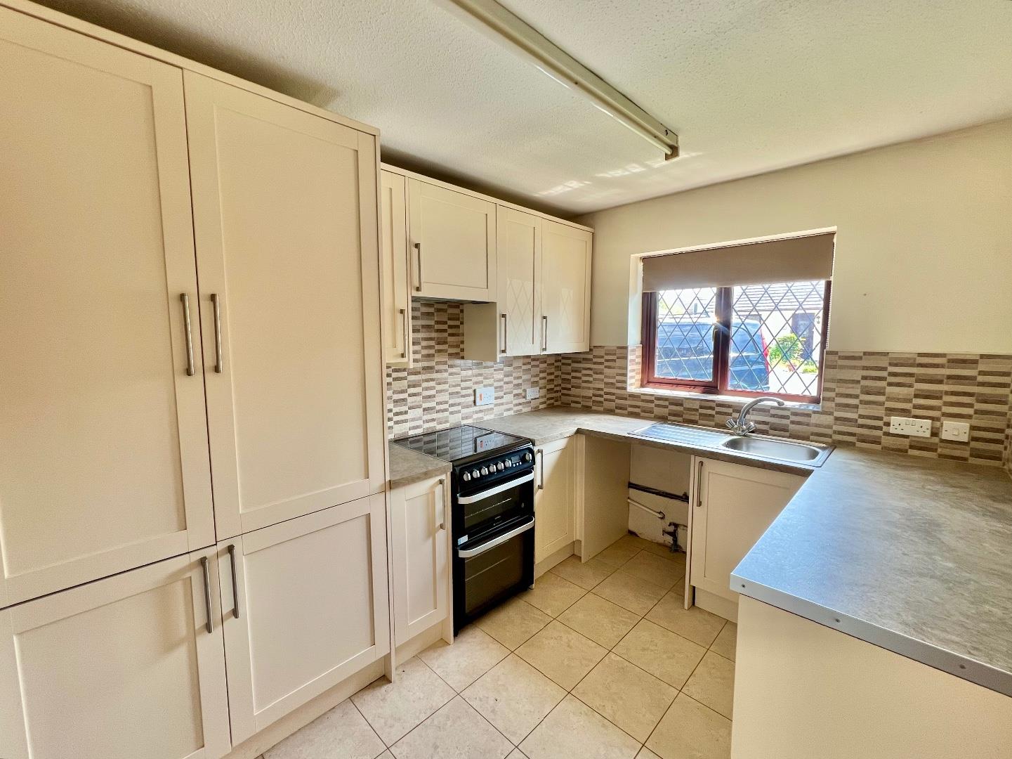 George Thomas Close., Nottage, Porthcawl, CF36 3PH